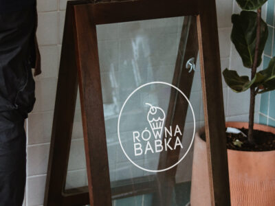 Ilustracja do: RÓWNA BABKA